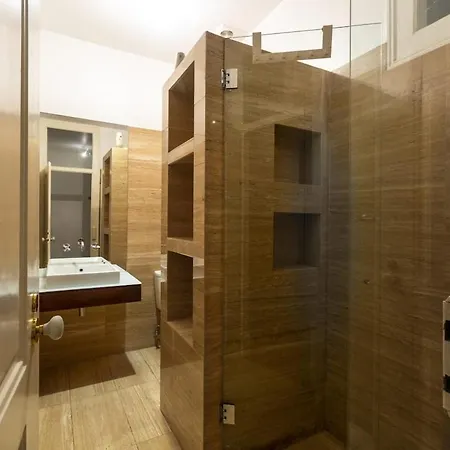 Spacious 3 Bedroom Flat In Charming Apartman