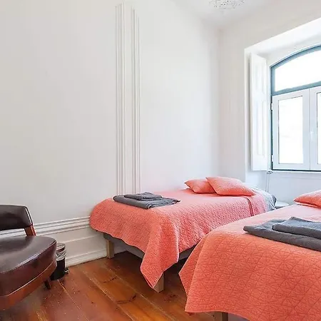 Spacious 3 Bedroom Flat In Charming Apartman Lisboa