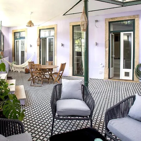 Spacious 3 Bedroom Flat In Charming דירה ליסבון